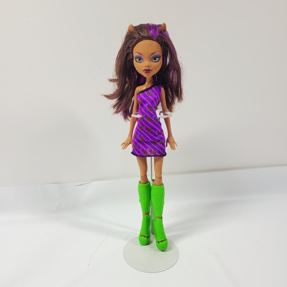 2008 Monster High Doll Clawdeen Wolf With Purple Dress Green Boots
